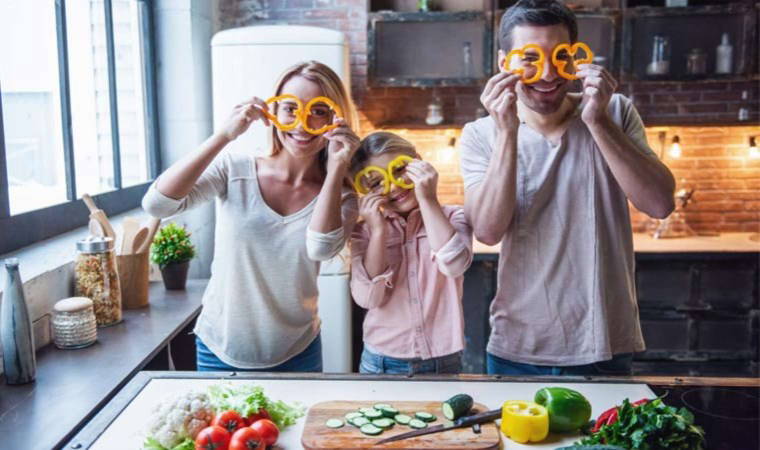 Bayramda kilo almamanın püf noktası: 'Açken tatlı yememek...'