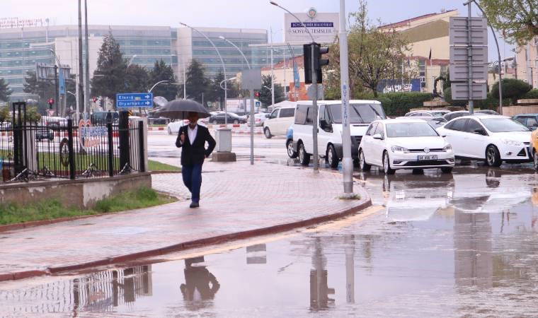 Meteoroloji saat verdi... İki il için kuvvetli sağanak uyarısı!