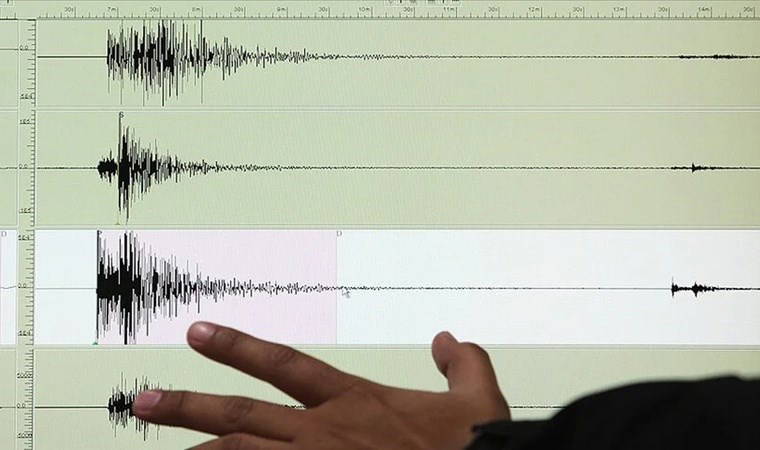 Endonezya'da 6,6 büyüklüğünde deprem