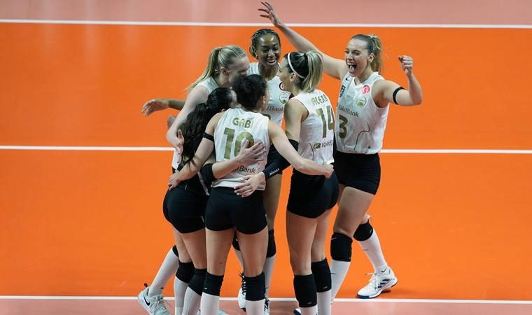 VakıfBank deplasmanda set vermeden kazandı!