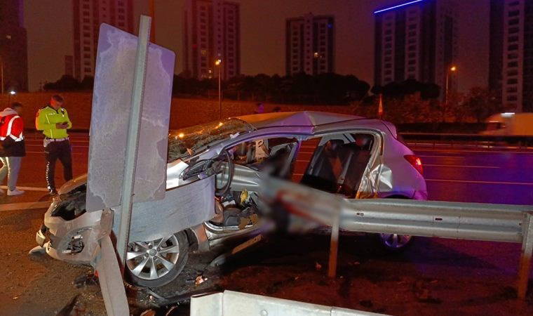 Otomobil bariyerlere saplandı: 1 ölü, 1 yaralı
