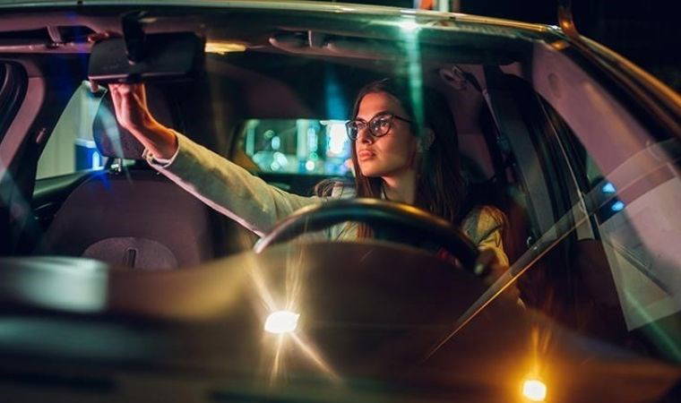 Otomobillerin ön panelindeki çıkıntı ne işe yarıyor?