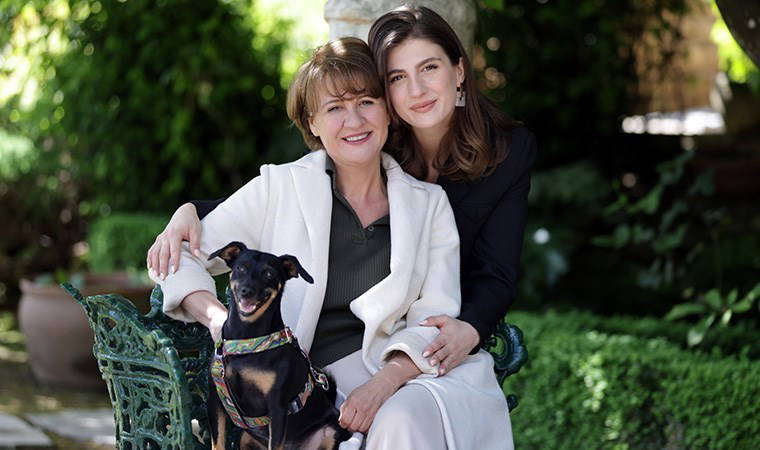 Hülya Gülşen ve Naz Çağla Irmak Cumhuriyet Pazar'da: ‘Ekrandaki enerjimiz birebir aynı’