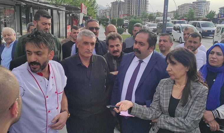 Malatya'da depremzede esnaf konteynerlerine zabıta müdahalesi: 'Bize bir yılda iş vereceklerdi, hani nerede?'
