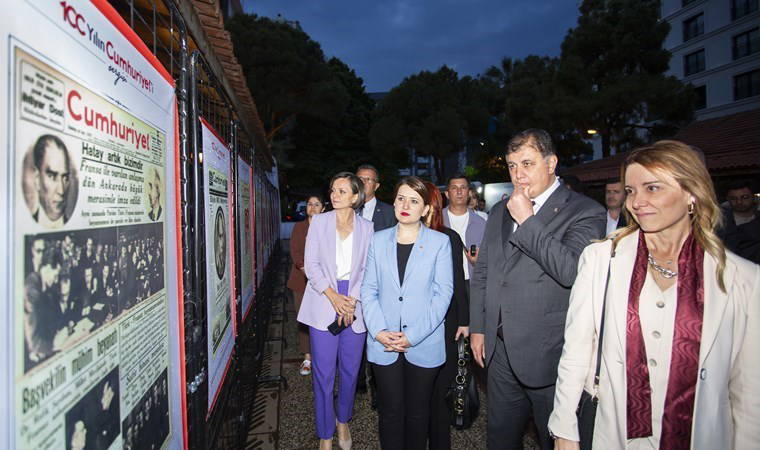 Cumhuriyet'in 100. yaşı İzmir'de kutlandı