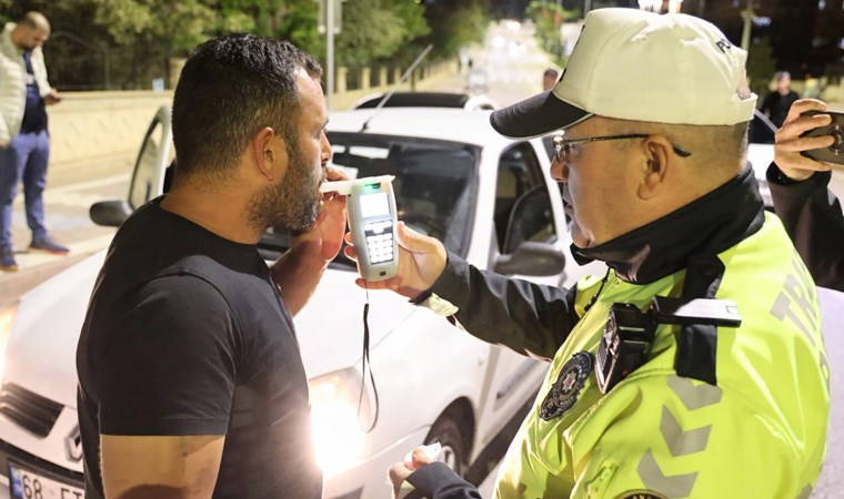 'Alkol yok ki baba' dedi: Hem 2.37 promil alkollü, hem de ehliyetsiz çıktı!
