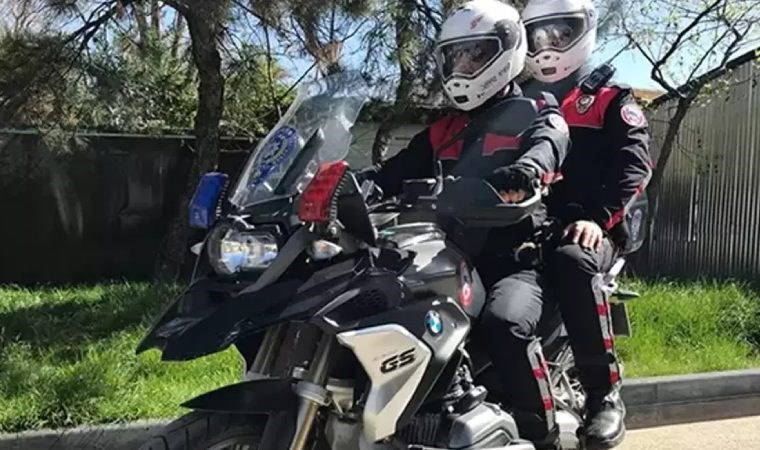 İstanbul’da 'yetersiz ehliyet' kovalamacası kazayla bitti: 2’si polis 3 yaralı