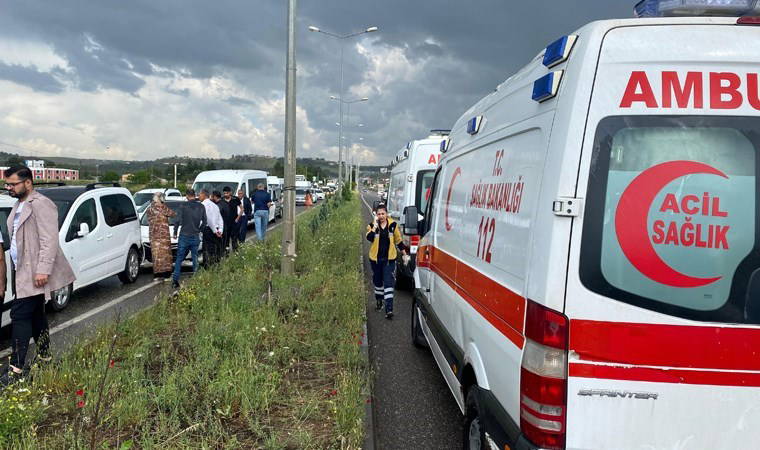 Diyarbakır’da 8 araçlı zincirleme kaza: 2 yaralı