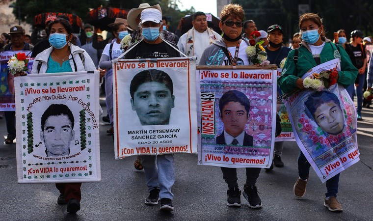 Meksika'da Ayotzinapa davası protestosu: 26 polis yaralandı