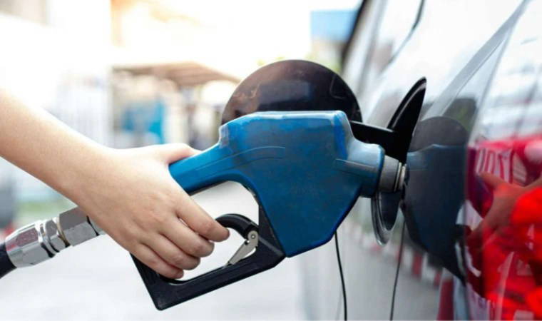 Akaryakıtta yeni dönem...  13 bin istasyonda tabelalar yarın değişiyor