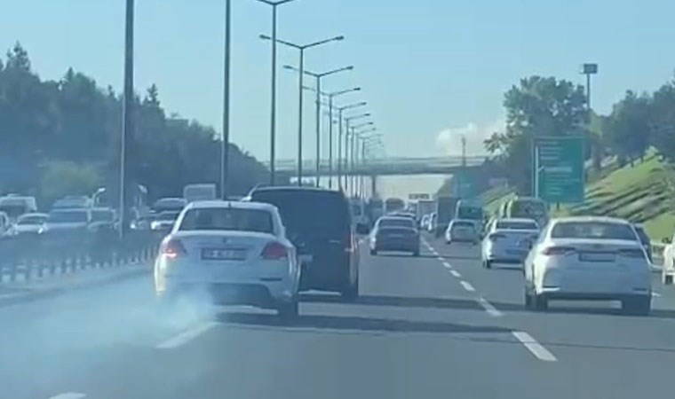 Beykoz'da sürücülerin tehlikeli yol verme inatlaşması!