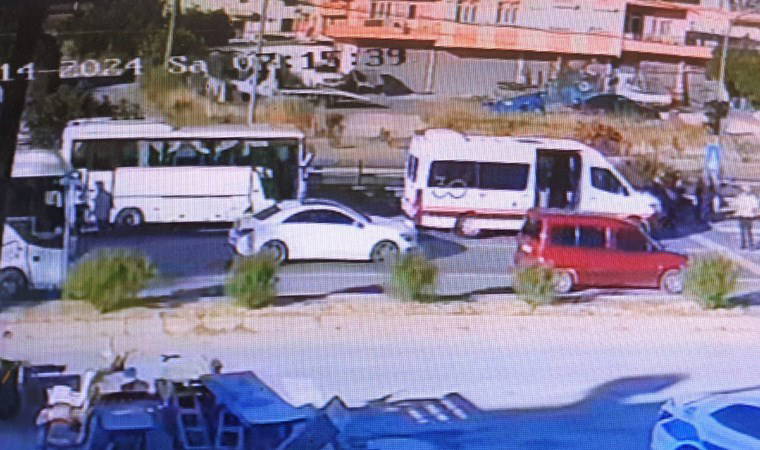 Servis aracı tur minibüsüne çarptı: 3 yaralı