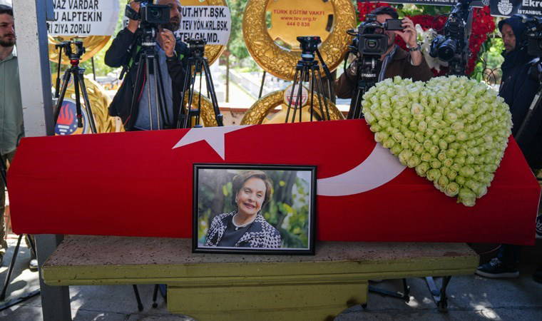 Kızından duygulandıran konuşma: 'Sevenlerinden ricam...'