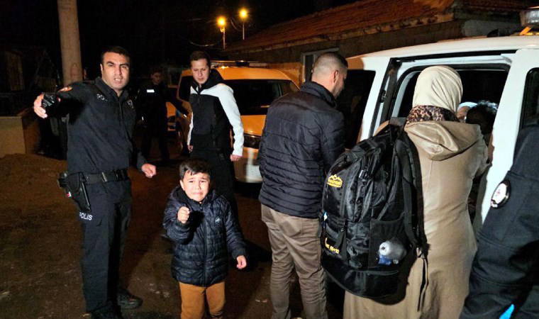 Edirne'de evde saklanan 16 kaçak göçmen yakalandı: Ev sahibi kadın gözaltına alındı