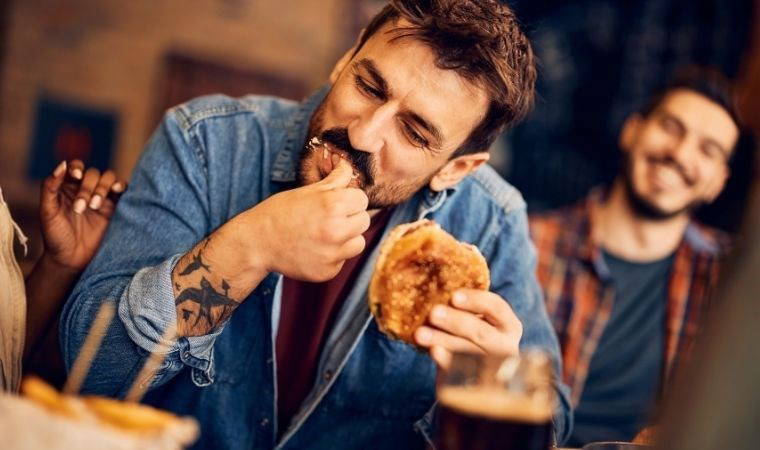 Sadece zevk için yemek yemek: Hedonik açlık nedir?