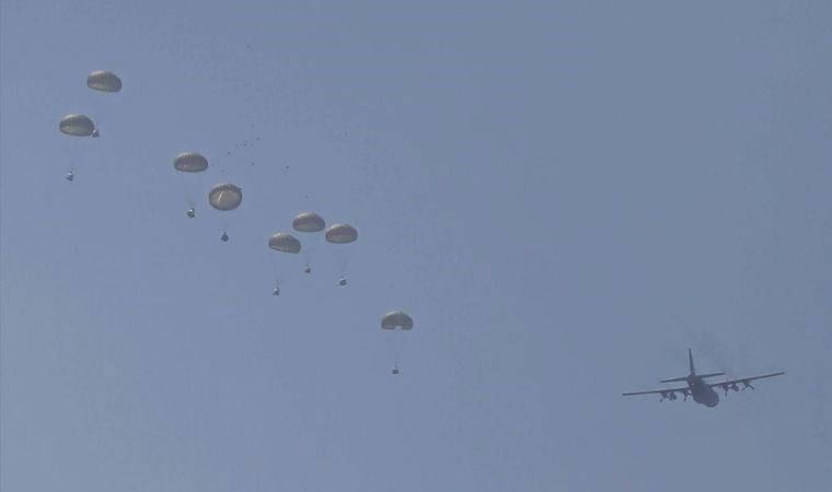 Gazze'nin güneyindeki Mevasi bölgesine uçaklarla insani yardım indirildi