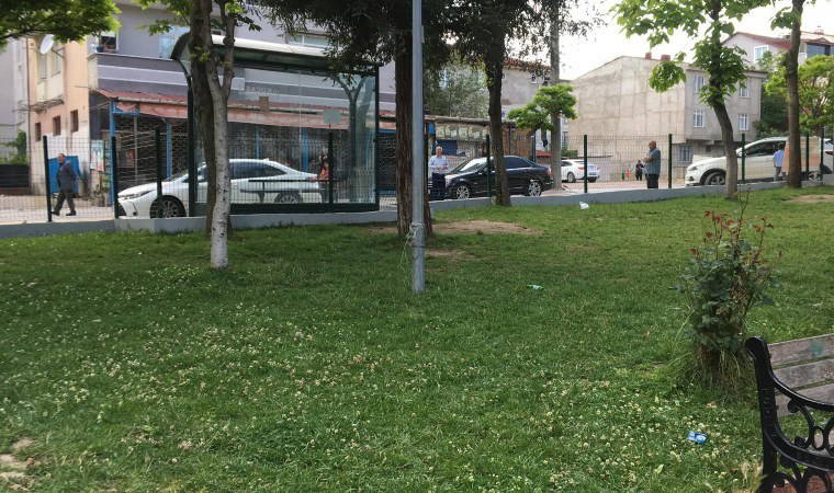 Parkta iki grup arasında bıçaklı kavga: 2 yaralı