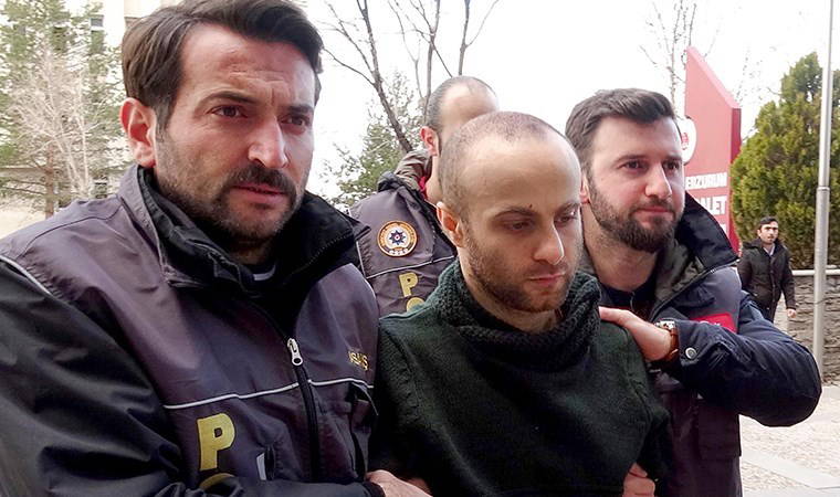 Annesini öldürüp, babasını yaralayan sanığa iyi hal indirimi
