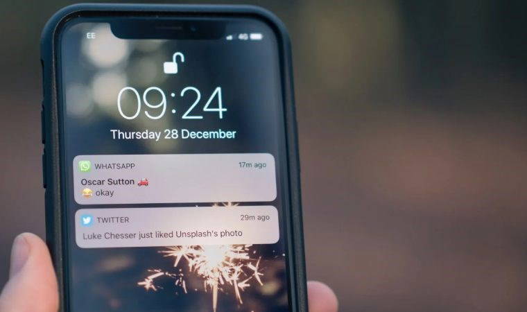 Uzmandan 'bildirim' uyarısı: Akıllı telefonlardan gelen bildirimler, dijital obeziteye neden oluyor