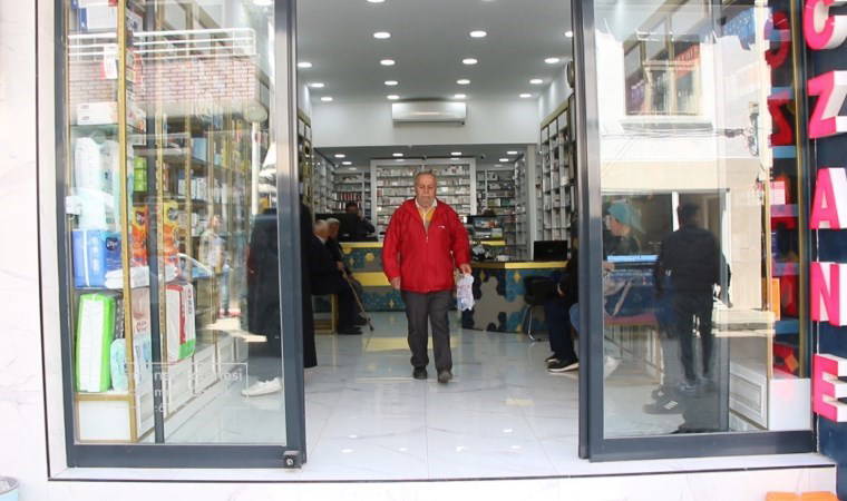 Eczaneye gitti, hayatının şokunu yaşadı: 'Ölü' olduğunu öğrenen yurttaş 'sağ' belgesine 12 gün sonra kavuştu
