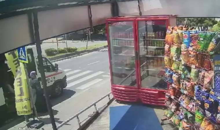 Yolun karşısına geçmeye çalışırken motosiklet çarptı