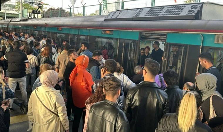 Marmaray'da intihar: Seferler durduruldu