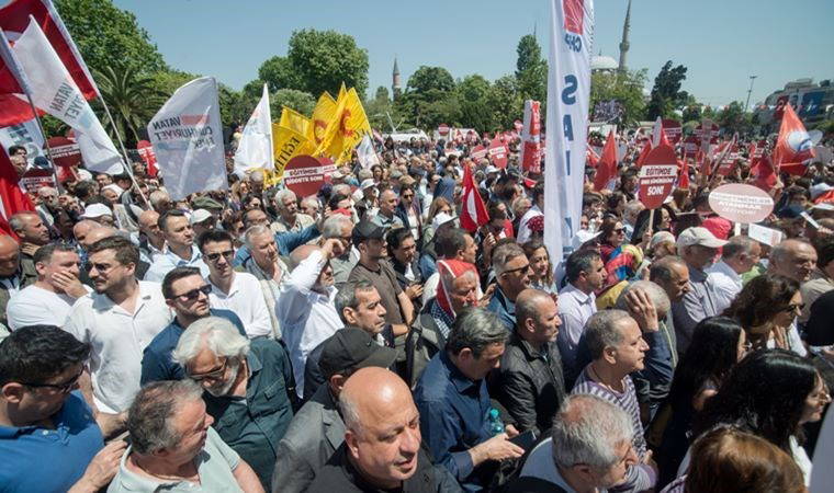 CHP'den Saraçhane'de 'Büyük Eğitim Mitingi'... Özgür Özel kürsüde Erdoğan'a seslendi: 'Madem atamayacaktın, bu 1 milyon günahsızı niye okuttun?'