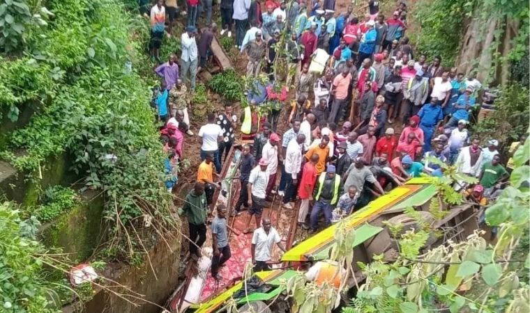 Kenya'da yolcu otobüsü nehre yuvarlandı, 9 kişi öldü, 17 kişi yaralandı