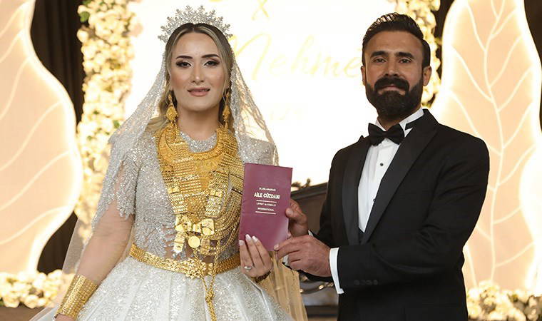 Aşiret düğününde geline 6 kilo altın takıldı, paralar 2 valize sığdı