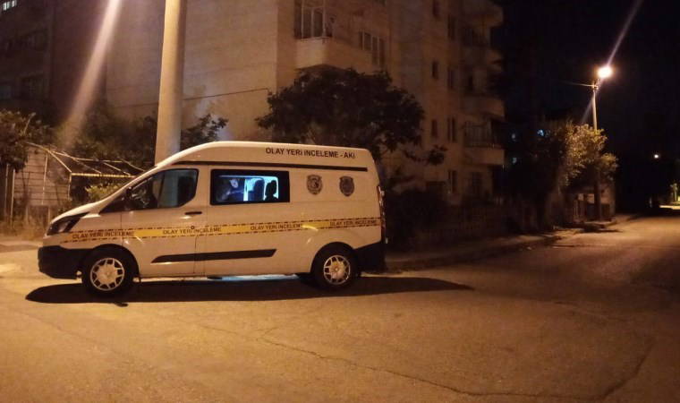 Barışma teklifini reddeden eski eşini sokak ortasında bıçaklayıp kaçtı