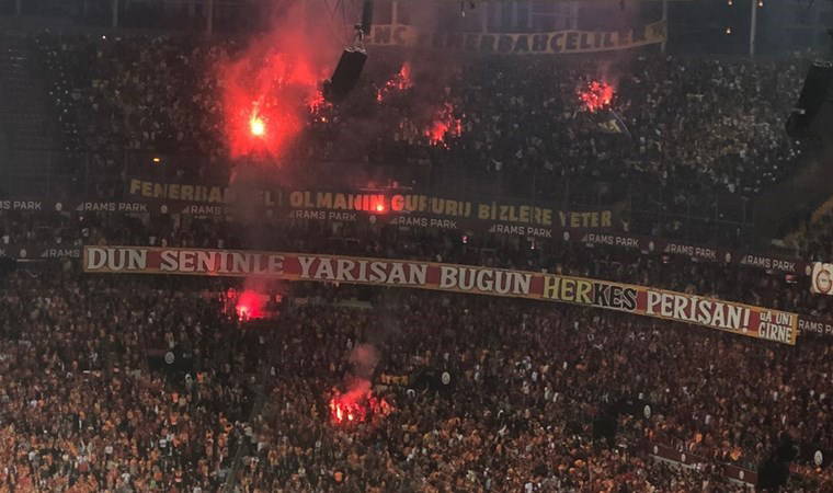Derbide bir olay daha: Tribüne meşale atıldı