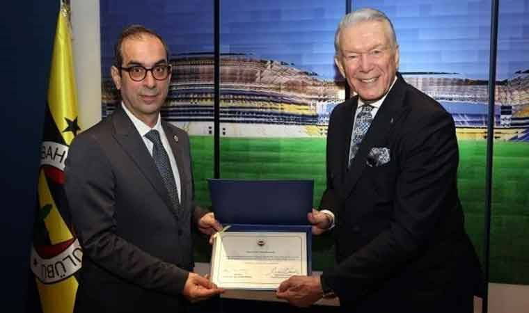 Fenerbahçe'de Şekip Mosturoğlu ve kurul üyeleri mazbatalarını aldı