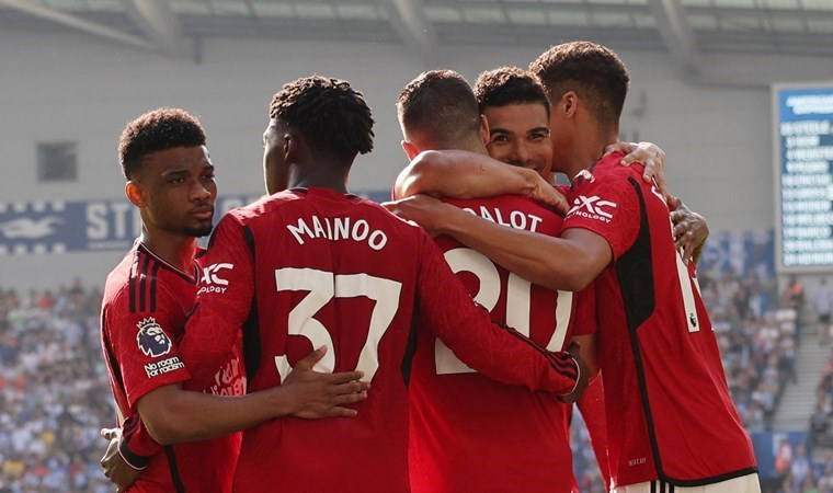 Manchester United sezonu 8. bitirdi!