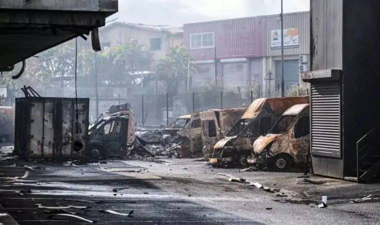 Avustralya ve Yeni Zelanda, Yeni Kaledonya'daki vatandaşlarını tahliye edecek