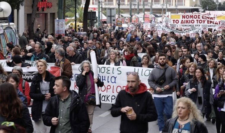 Yunanistan'da memurlar 24 saatlik greve gitti