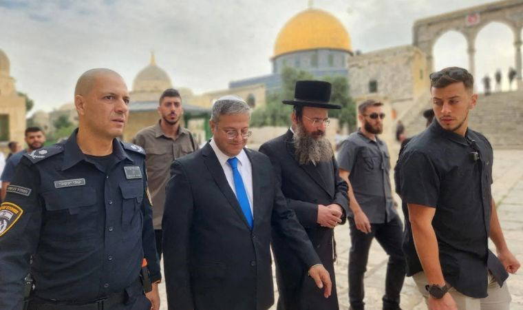 İsrailli aşırı sağcı Bakan ve fanatik Yahudi yerleşimciler Mescid-i Aksa'ya baskın düzenledi