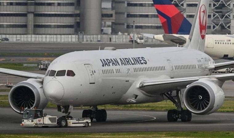 Japonya’da iki yolcu uçağı apronda çarpıştı