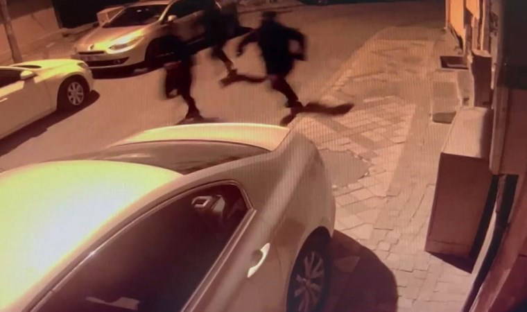 İstanbul'da ATM önünde dehşet: Önce dövdüler sonra gasp ettiler!