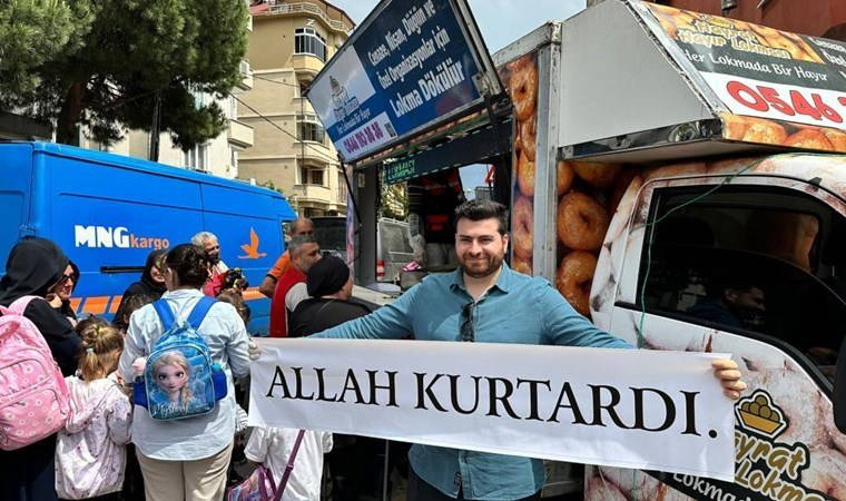 Sevgilisi terk etti... 'Allah kurtardı' pankartıyla lokma dağıttı