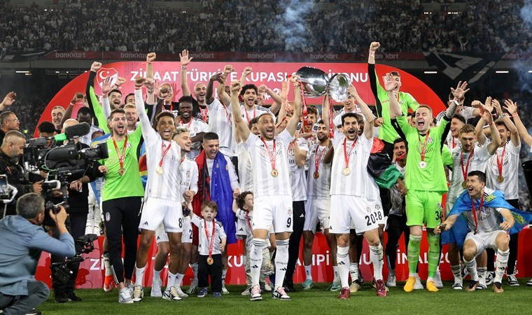 Spor yazarları Beşiktaş - Trabzonspor maçını yorumladı: 'Çok zor geçen bir yılın ardından...'