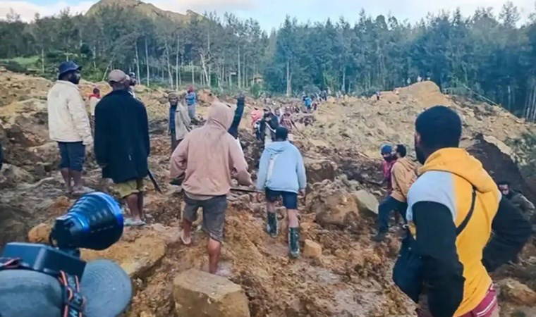 Papua Yeni Gine'de toprak kayması: Yüzlerce ölü var