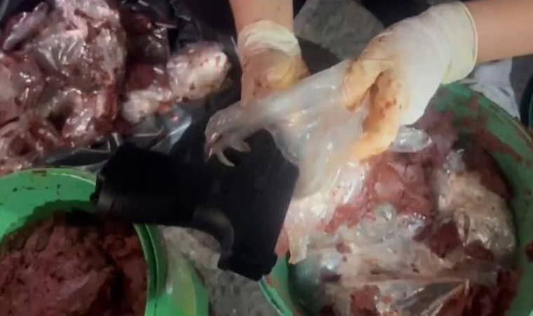 Salça kovaları içinden 14 adet tabanca çıktı