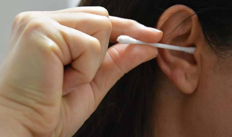 Kulaklarınızı sağır edebilir! Temizleme çöpleri hiç masum olmayabilir