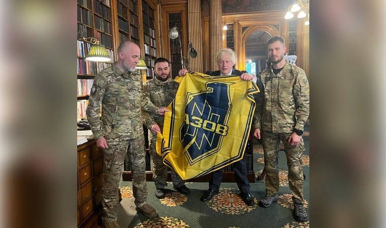 Rusya-İngiltere arasında 'Azov Taburu' krizi: Eski Başbakan fotoğraf çektirdi