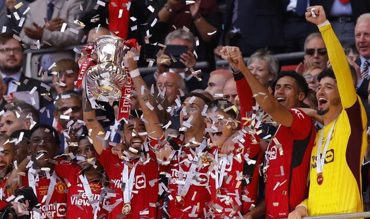 Manchester United, FA Cup finalinde Manchester City'yi devirdi!