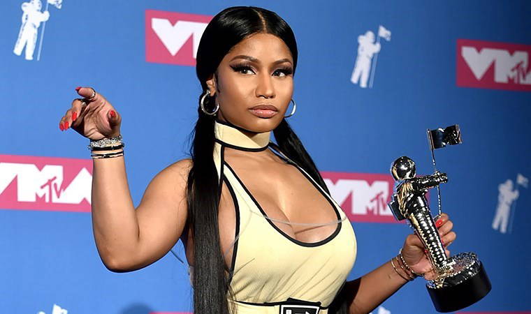 Dünyaca ünlü şarkıcı Nicki Minaj Hollanda'da gözaltına alındı