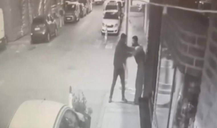 Sultangazi'de sokakta yumruk yumruğa kavga!