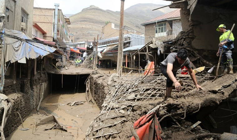 İran'da yaşanan sel ve fırtınalarda acı bilanço