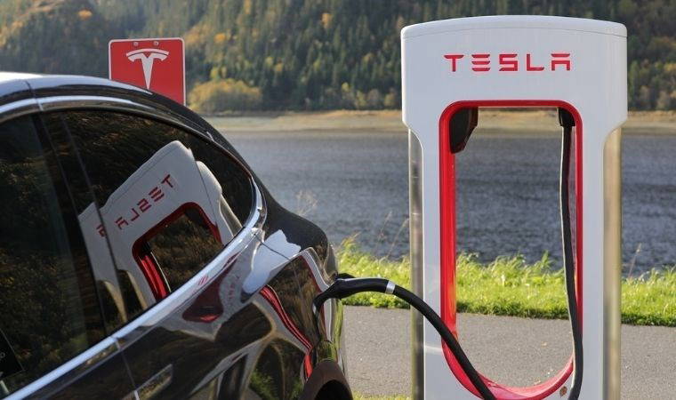 Tesla, karbon emisyonlarının yüzde 20 arttığını açıkladı