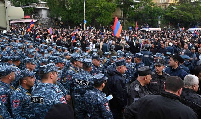 Ermenistan'da protestolar şiddetlendi: 200'ü aşkın kişi gözaltına alındı!
